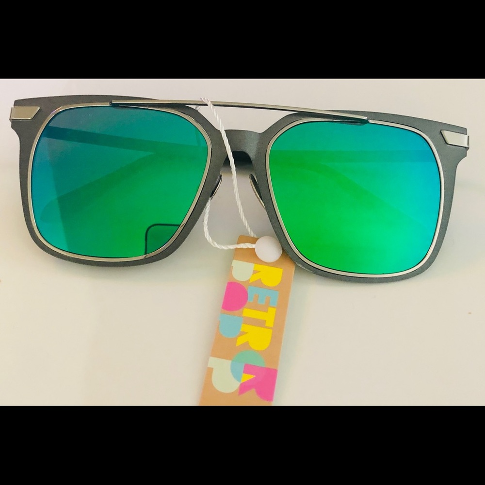 Sunglasses - Picture 4 of 8